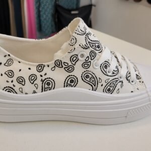 Zsanett vászoncipő